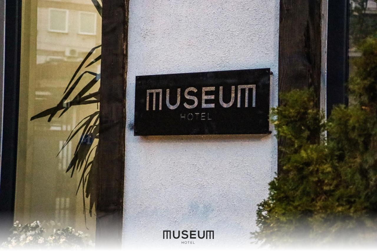 Museum Hotel Pristina Extérieur photo