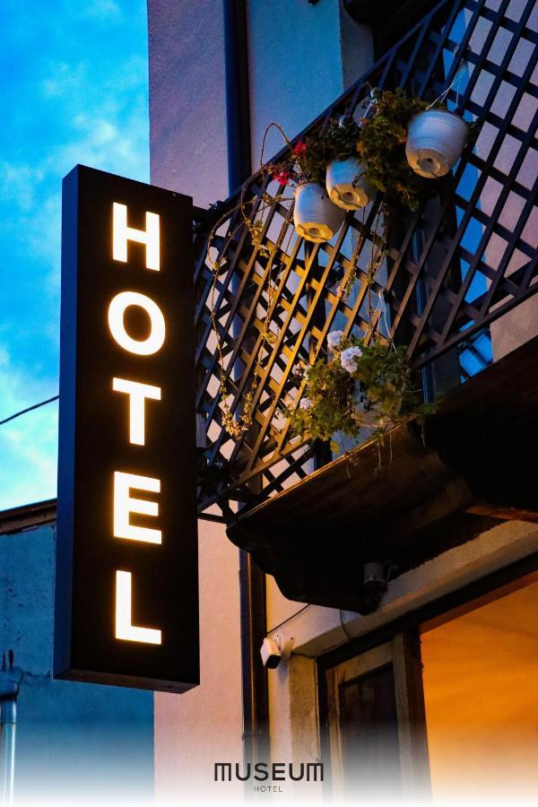 Museum Hotel Pristina Extérieur photo